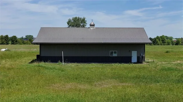 $900,000 | 4500 West 223rd Street, Bucyrus, KS 66013