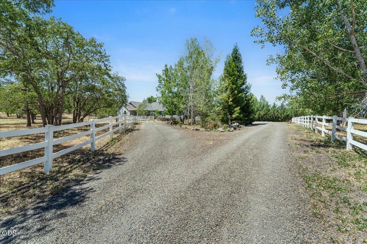 1712 Stevens Road Eagle Point, OR 97524 - Photo 5 of 63