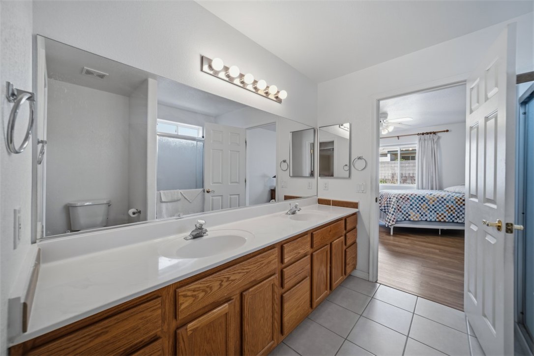2144 Ridgeview Road Kingman, AZ 86401 - Photo 27 of 49 a en suite bathroom with a double vanity sink and a mirror