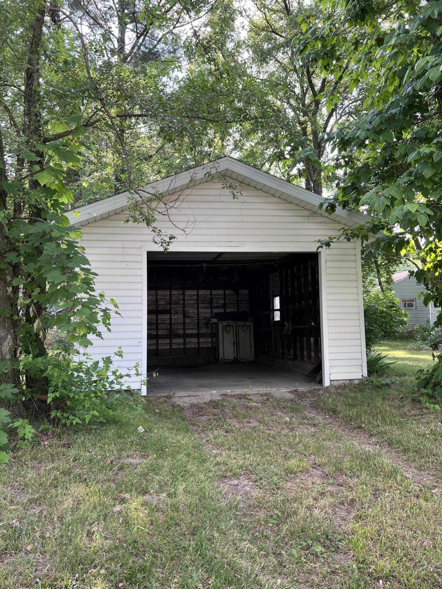 2038 Territorial Road Benton Harbor, MI 49022 - Photo 15 of 21 IMG_0048