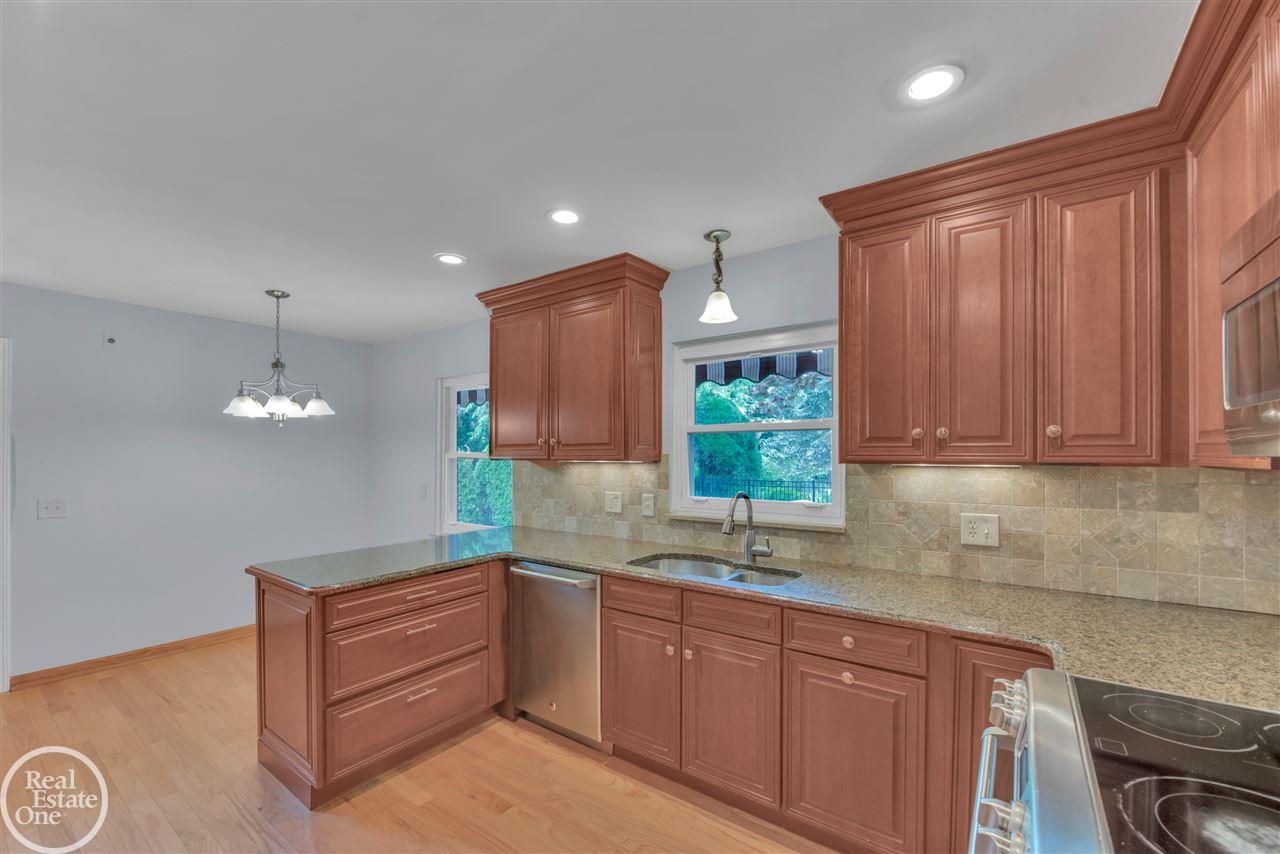 860 Shoreham Road Grosse Pointe Woods, MI 48236 - Photo 20 of 43