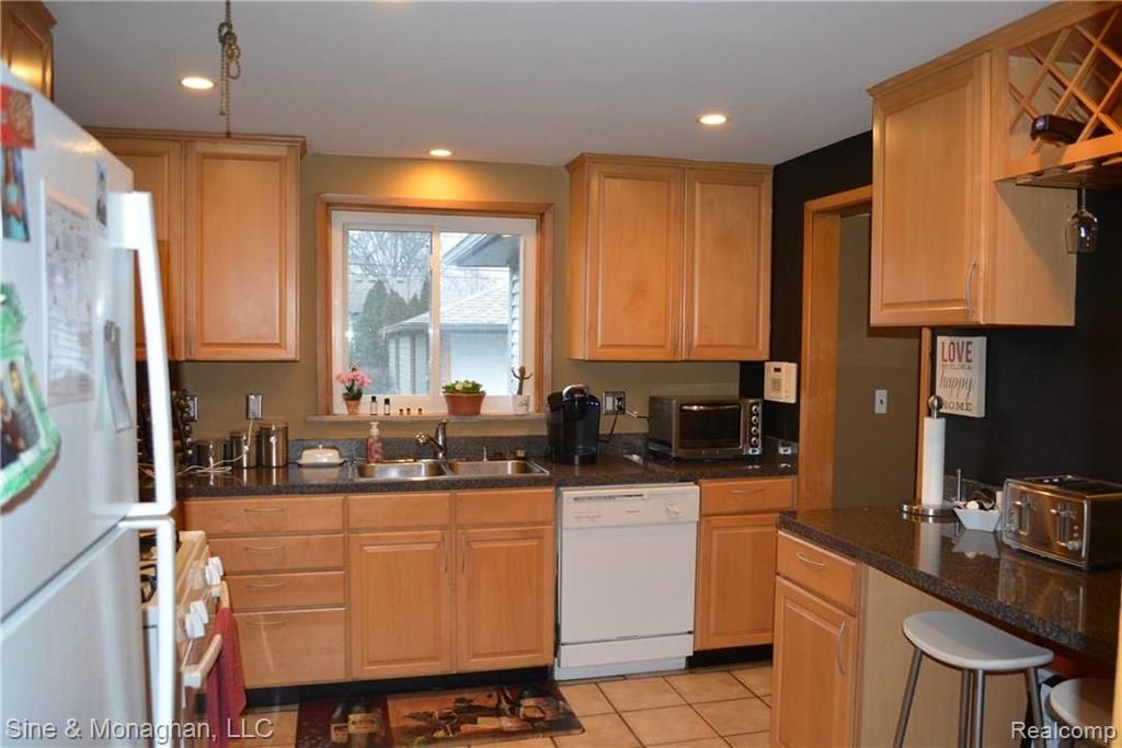 21366 Littlestone Road Harper Woods, MI 48225 - Photo 4 of 14