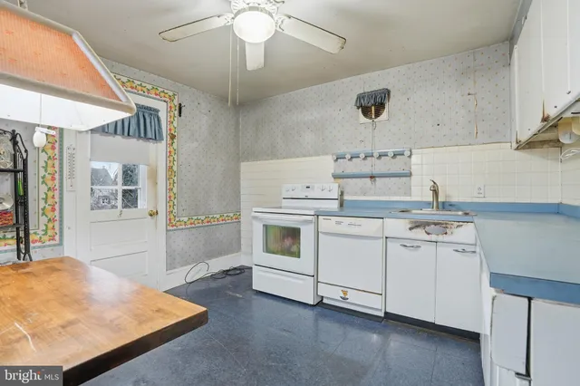 $300,000 | 136 Jenkins Avenue, Lansdale, PA 19446