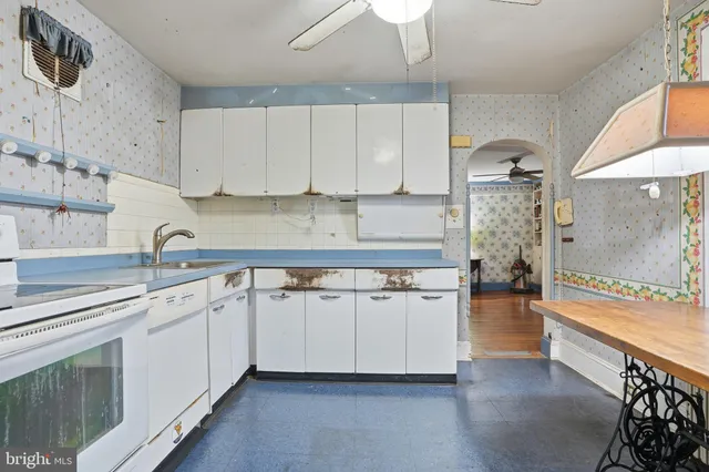 $300,000 | 136 Jenkins Avenue, Lansdale, PA 19446