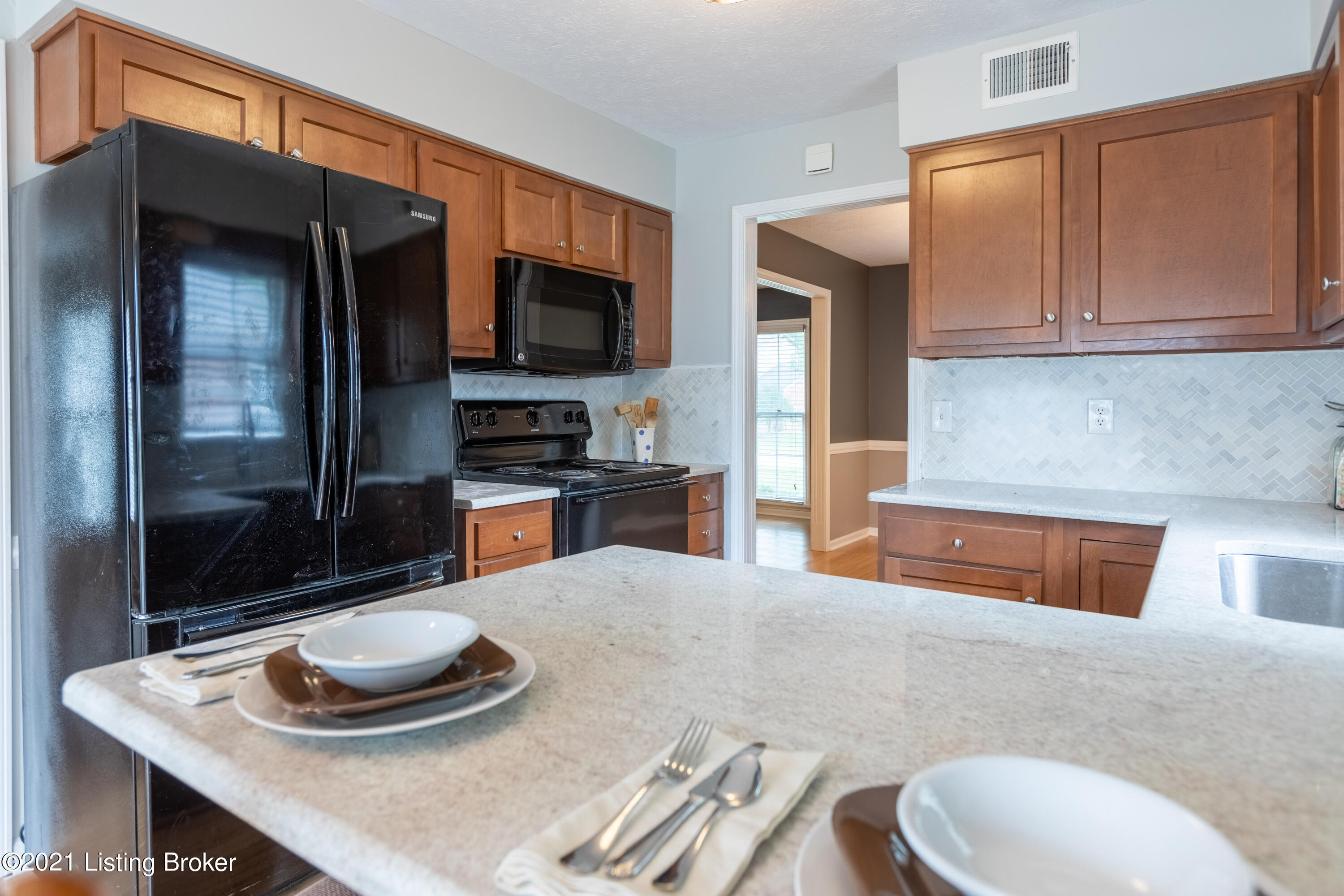 6806 Tottenham Road Louisville, KY 40207 - Photo 12 of 35 061421-6806-tottenham-louisville-ky-4020