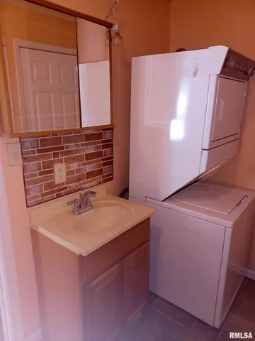 $67,000 | 62 North 5th Avenue, Canton, IL 61520