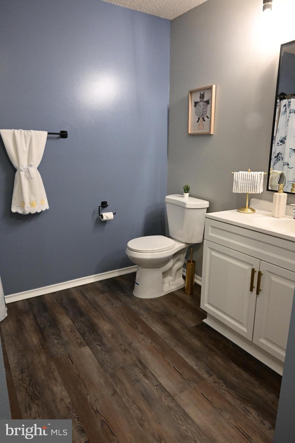 20965 Timber Ridge Terrace, Unit 304 Ashburn, VA 20147 - Photo 48 of 61 a bathroom with a toilet sink and mirror