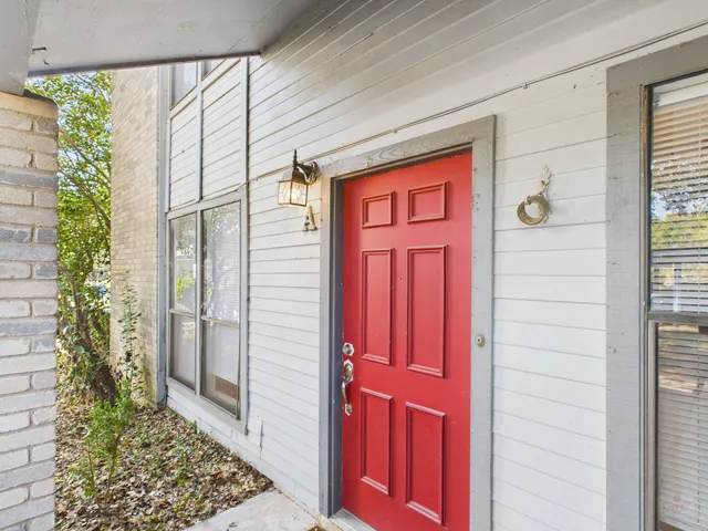 $1,250 | 8502 Lyndon Lane, Unit A, Austin, TX 78729