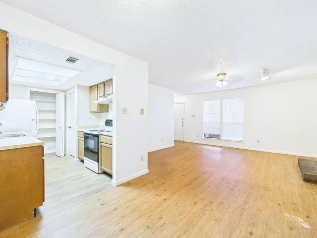 $1,325 | 8502 Lyndon Lane, Unit A, Austin, TX 78729