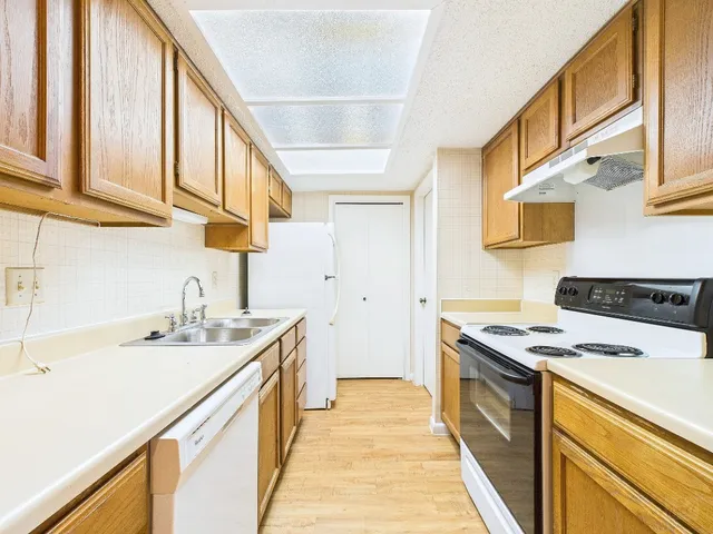 $1,325 | 8502 Lyndon Lane, Unit A, Austin, TX 78729