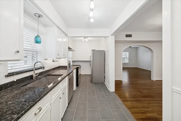 $2,400 | 1937 West McKinney Street, Unit 1937, Houston, TX 77019