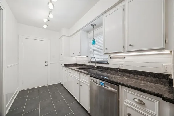 $2,400 | 1937 West McKinney Street, Unit 1937, Houston, TX 77019
