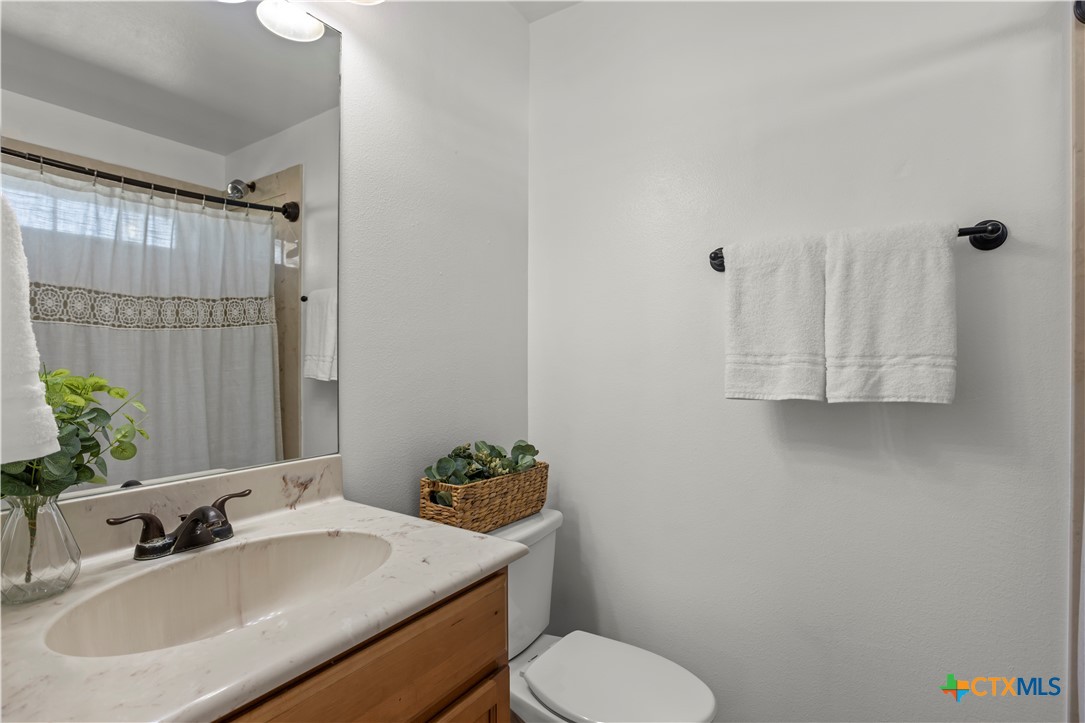 519 Pleasant View Road Troy, TX 76579 - Photo 16 of 33 a bathroom with a sink toilet and mirror