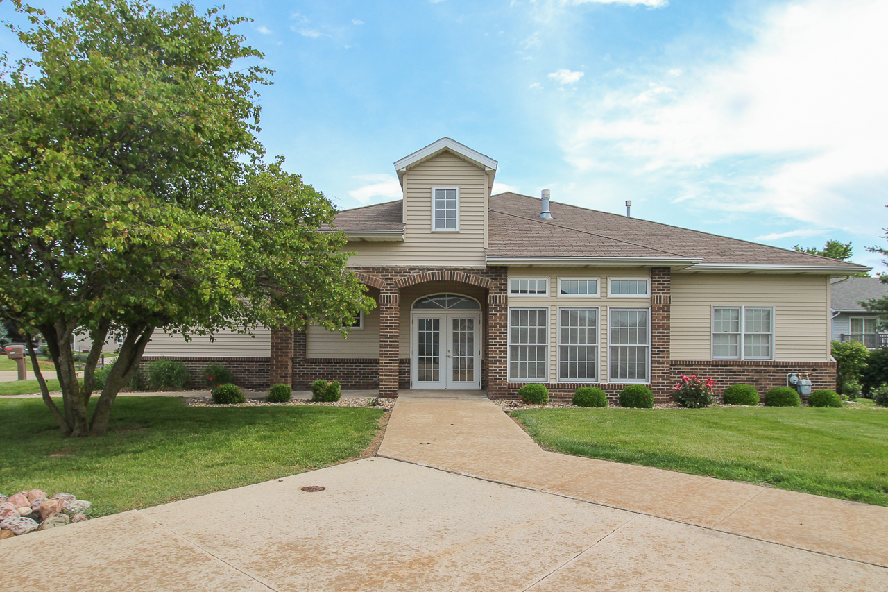 51 Winding Way Bloomington, IL 61705 - Photo 30 of 39 front view of a house with a yard
