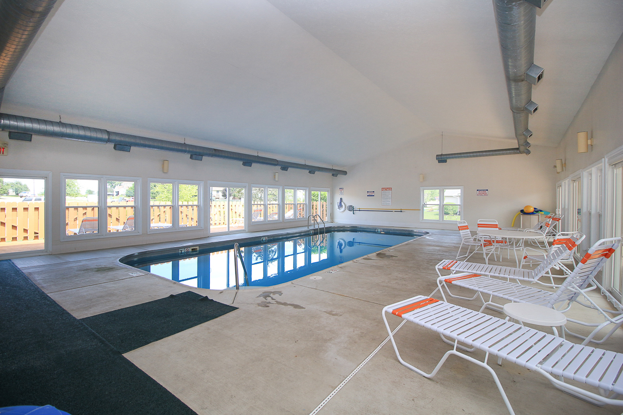 51 Winding Way Bloomington, IL 61705 - Photo 34 of 39 a living room with furniture