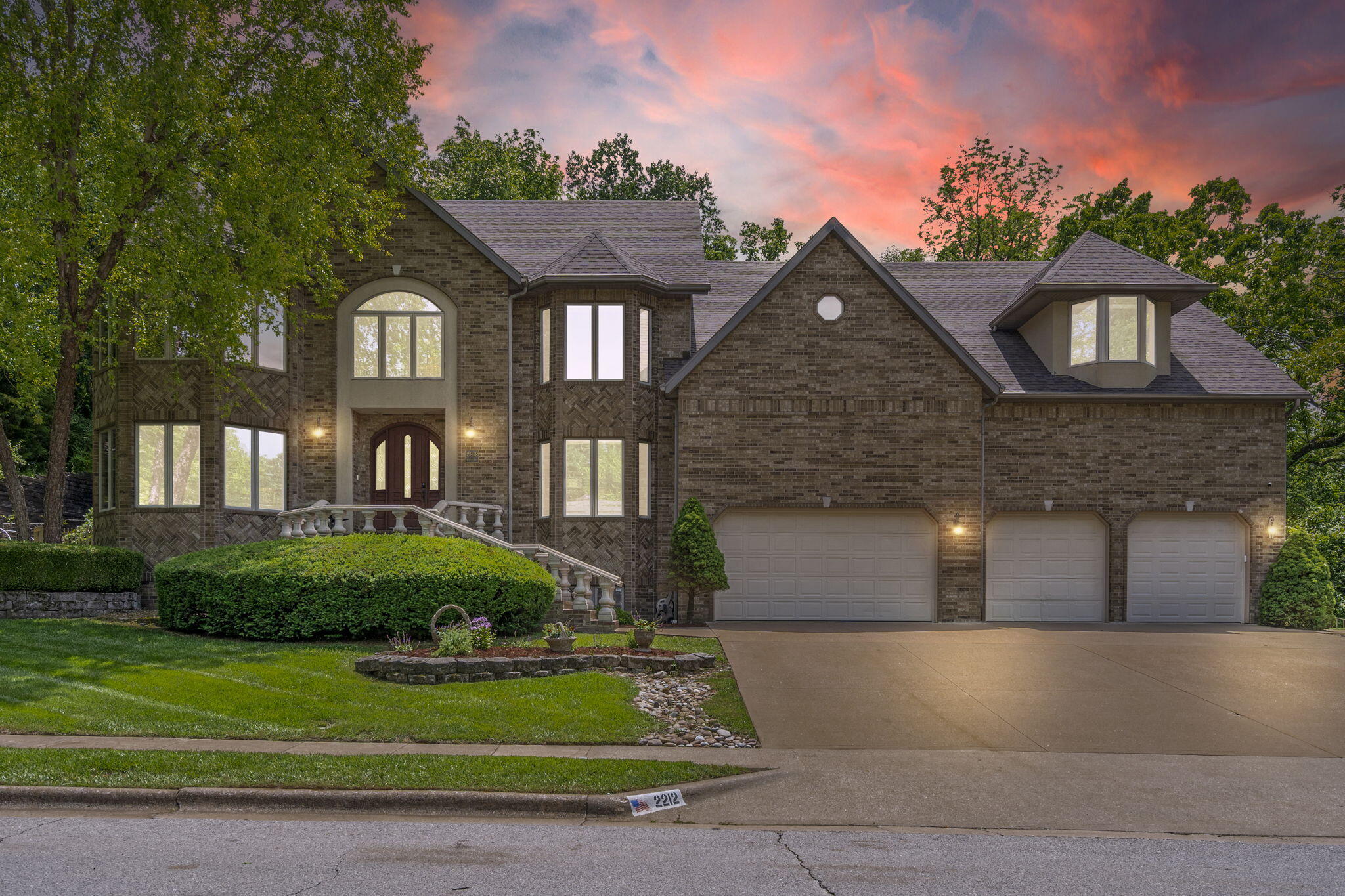 2212 East Nottingham Street Springfield, MO 65804 - Photo 1 of 1 1-web-or-mls-_DSC7130a