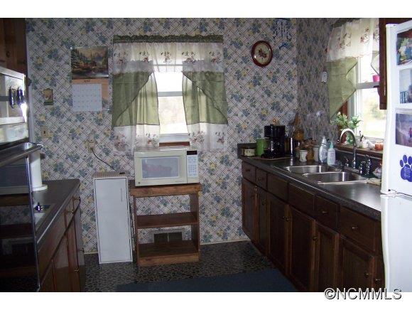 13 Messer Road Canton, NC 28716 - Photo 7 of 16