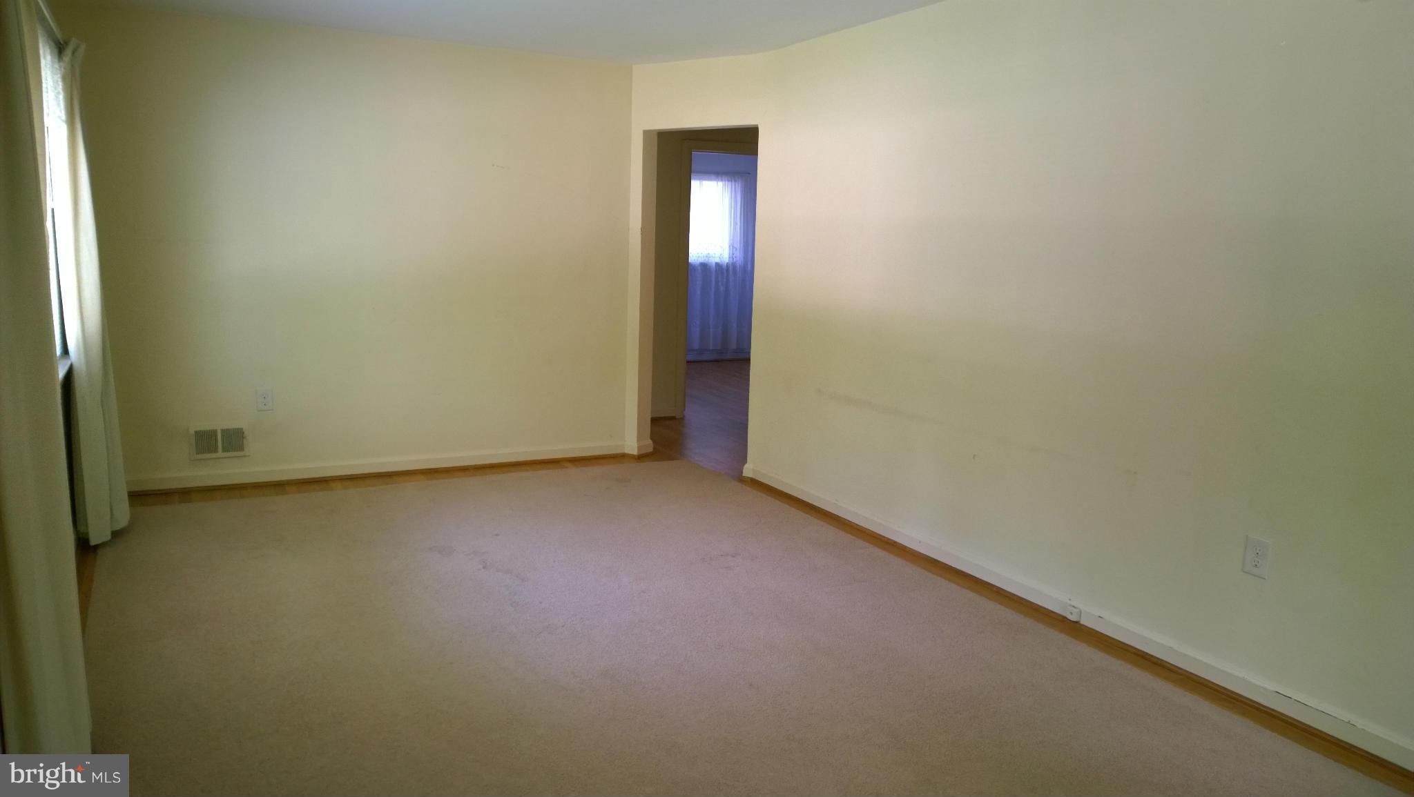 11440 Mapleview Drive Silver Spring, MD 20902 - Photo 4 of 17 Living Room