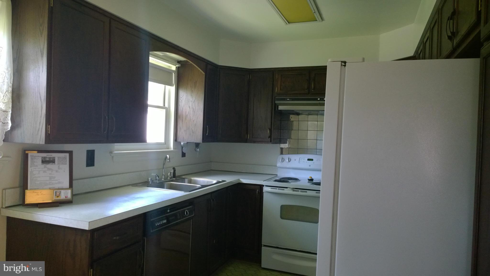 11440 Mapleview Drive Silver Spring, MD 20902 - Photo 7 of 17 Kitchen