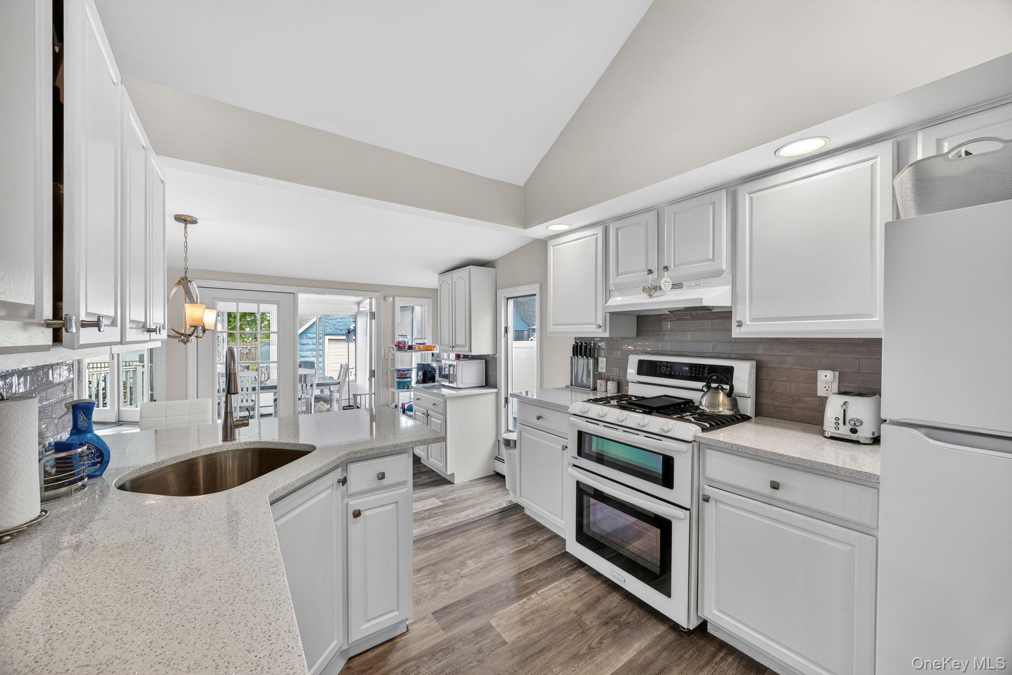 228 West Clearwater Road Lindenhurst, NY 11757 - Photo 9 of 34