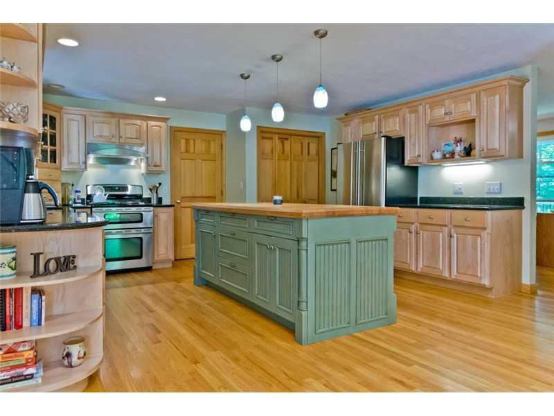 23 Vines Road Saco, ME 04072 - Photo 5 of 25 Kitchen.