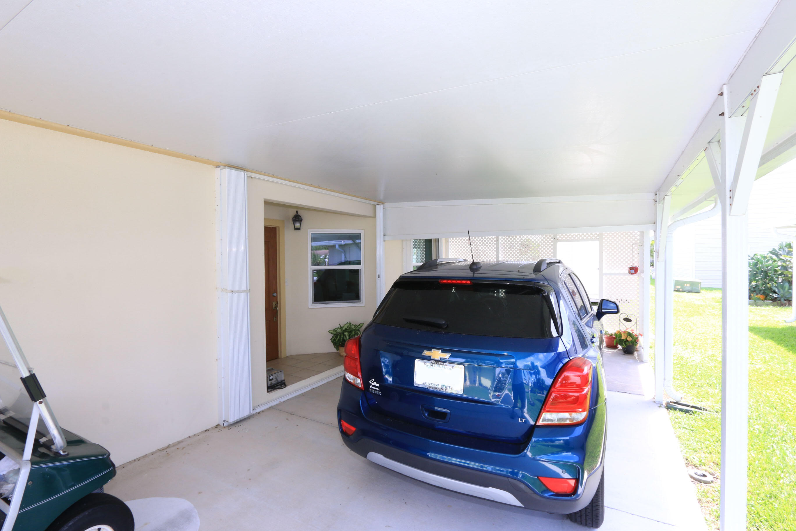 4350 Southwest 9th Way Okeechobee, FL 34974 - Photo 25 of 52 a car parked in a room