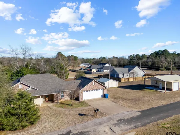 a view of houses with sky view
