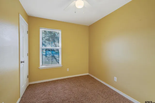 a view of a house with backyard and garden