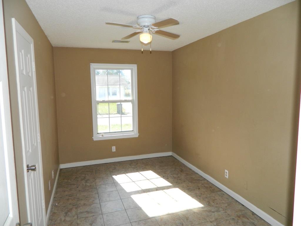 1050 Shadow Ridge Avenue Oak Grove, KY 42262 - Photo 4 of 9