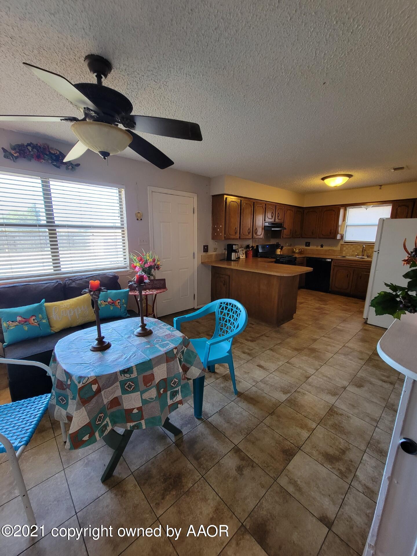 1002 South Ridgeland Avenue Fritch, TX 79036 - Photo 6 of 13 76349