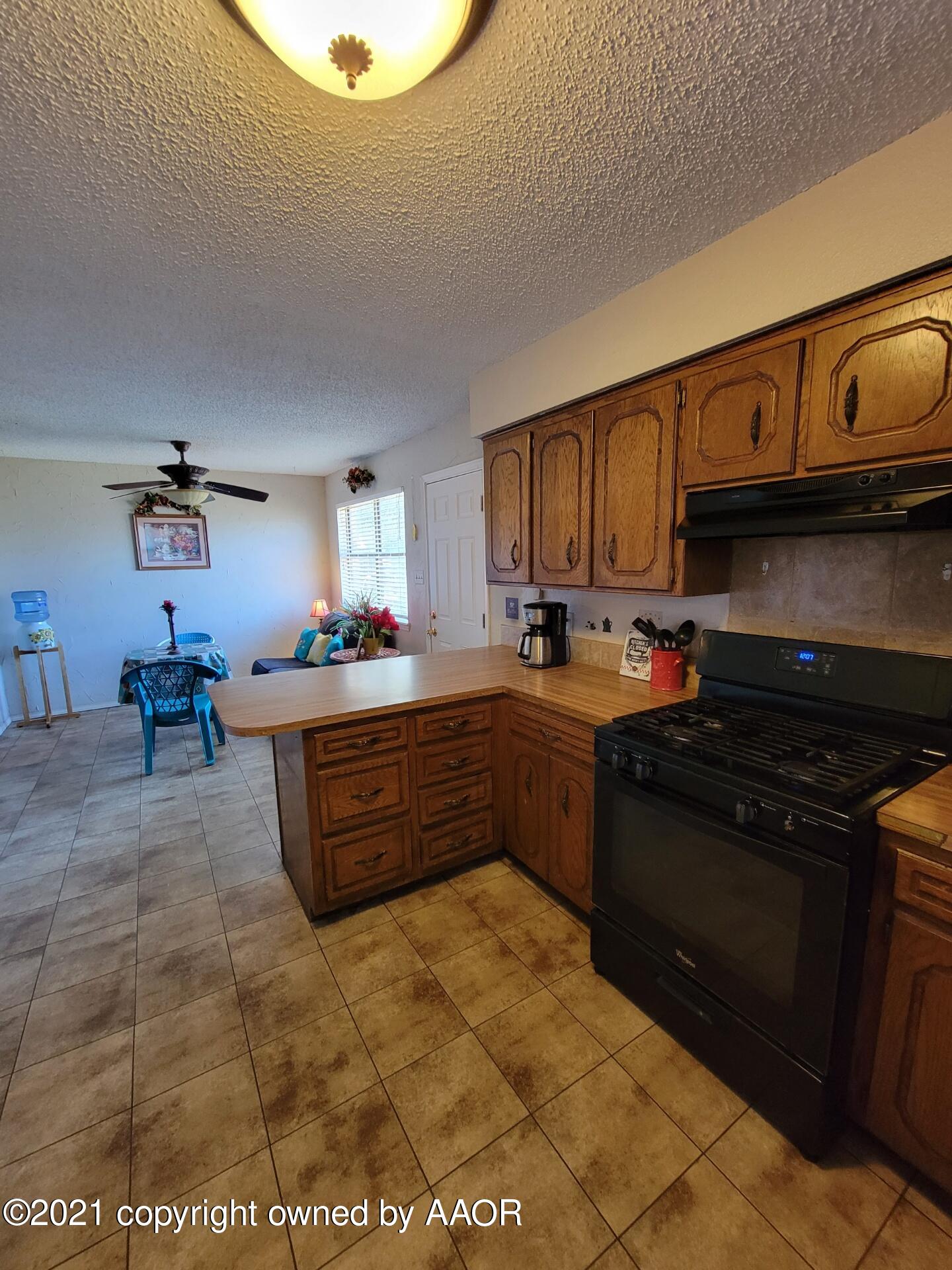 1002 South Ridgeland Avenue Fritch, TX 79036 - Photo 7 of 13 76348