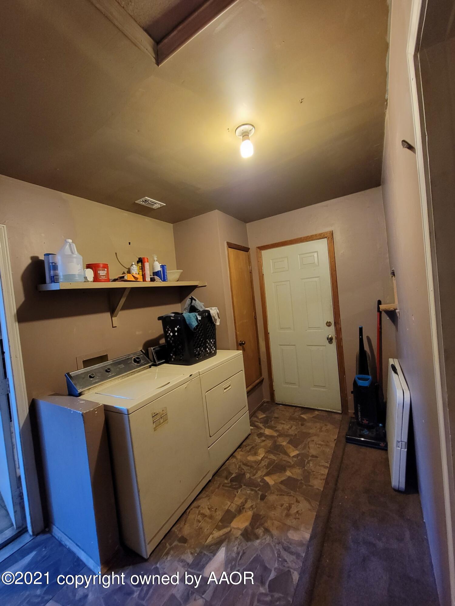 1002 South Ridgeland Avenue Fritch, TX 79036 - Photo 8 of 13 76341
