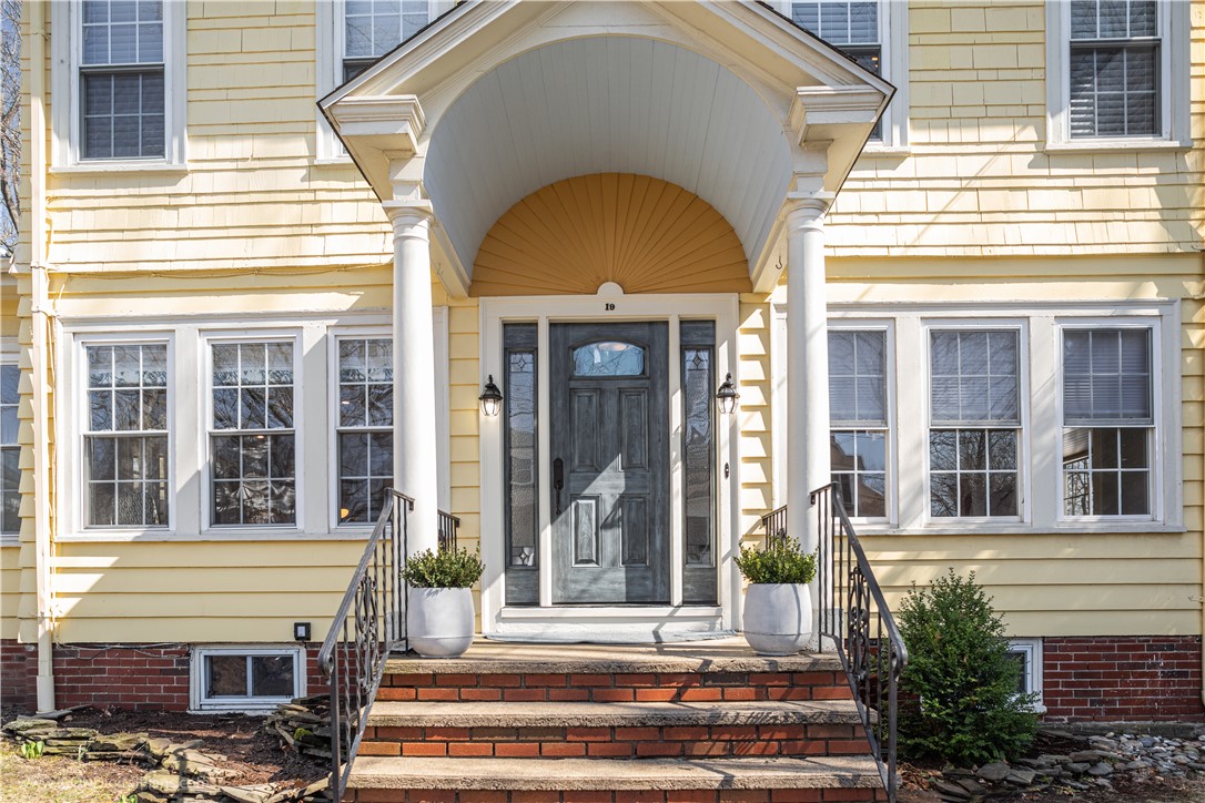 19 Cold Spring Street Providence, RI 02906 - Photo 2 of 50