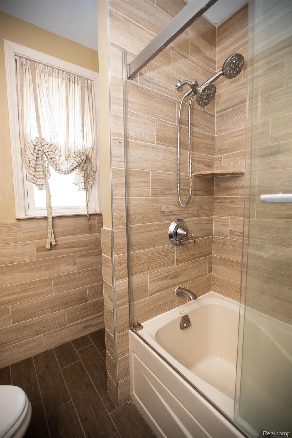8385 Harding Street Center Line, MI 48015 - Photo 11 of 17 Gallery Image 11