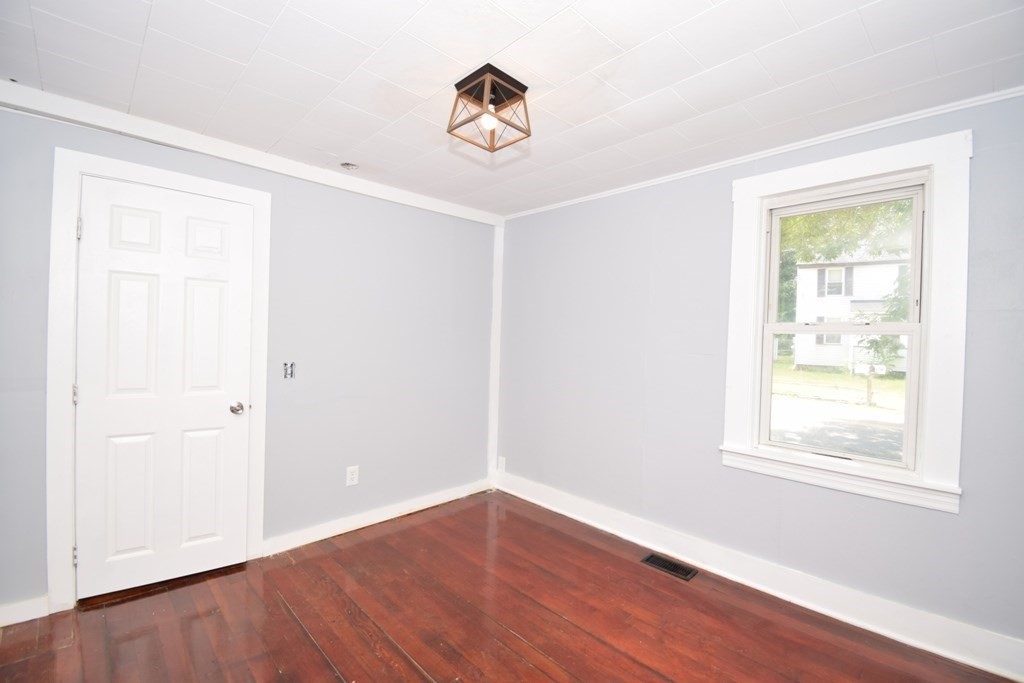433 Putnam Hill Road Sutton, MA 01590 - Photo 15 of 30