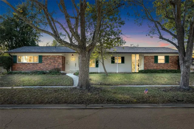 $550,000 | 11006 Carrollwood Drive, Tampa, FL 33618