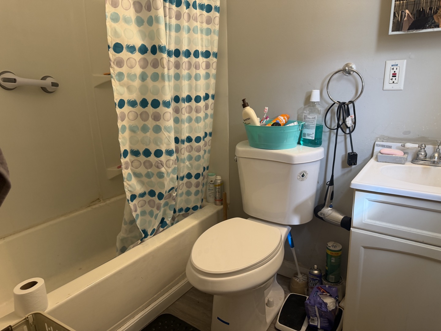 75 Willard Avenue, Unit 4 Elgin, IL 60120 - Photo 12 of 18 a bathroom with a toilet and shower