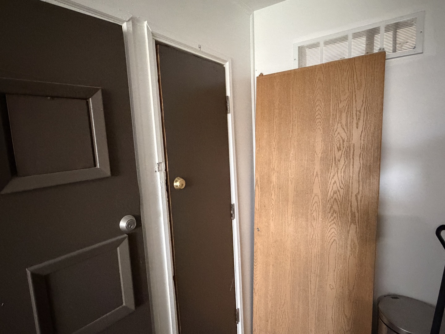 75 Willard Avenue, Unit 4 Elgin, IL 60120 - Photo 17 of 18 a bathroom with a shower and a mirror