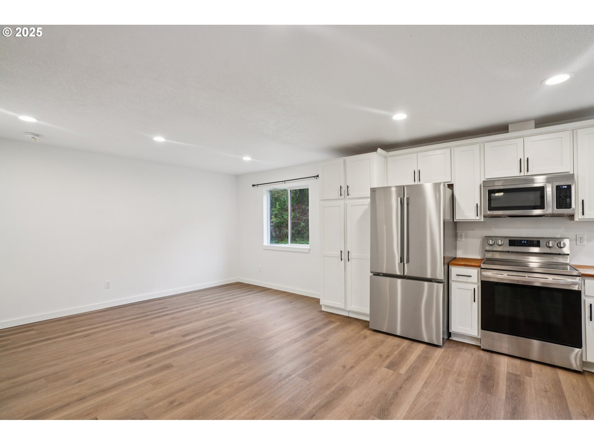 111 Finn Hall Road Woodland, WA 98674 - Photo 5 of 47 a view of kitchen with wooden floor