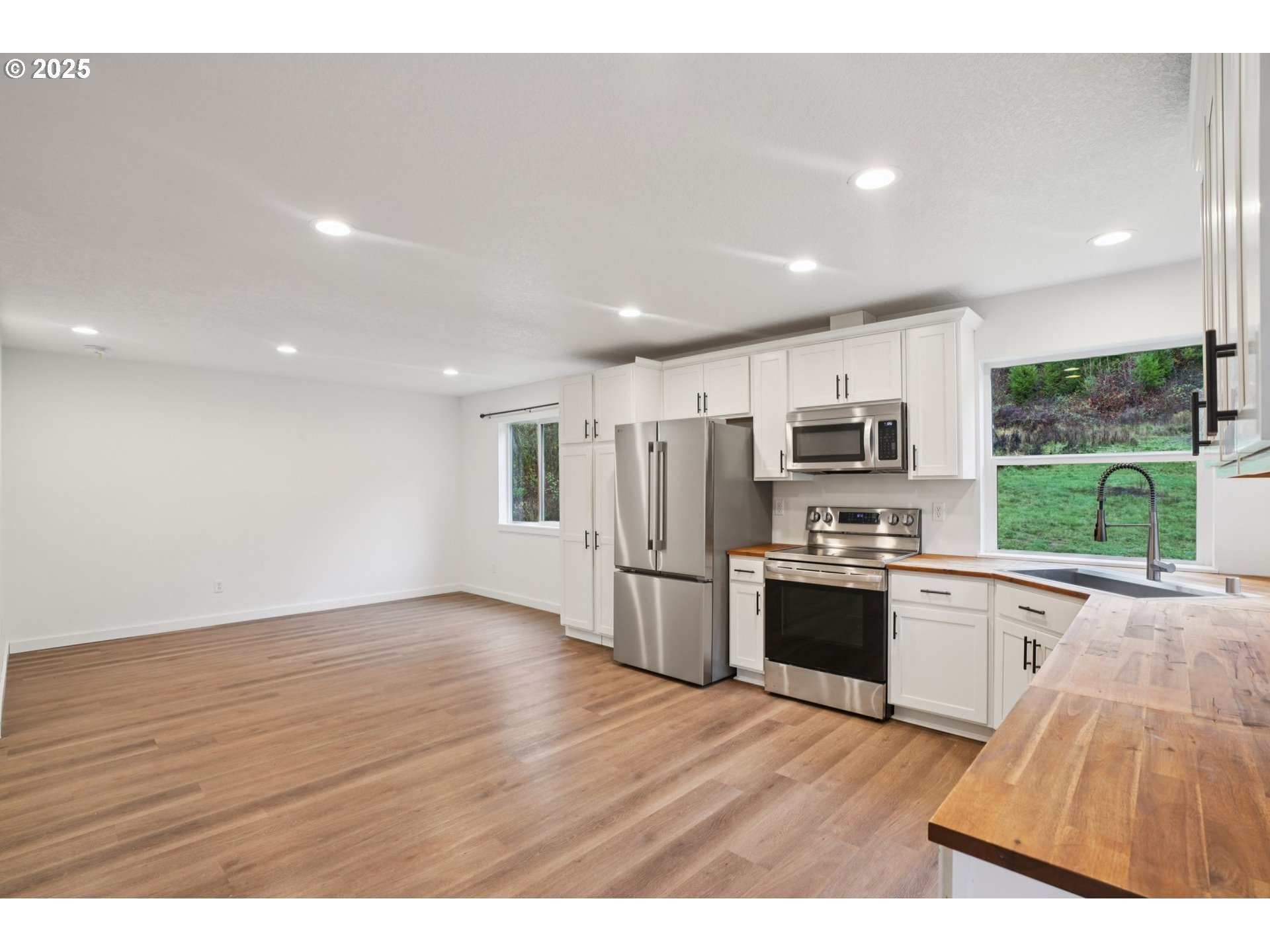 111 Finn Hall Road Woodland, WA 98674 - Photo 6 of 47 a large kitchen with stainless steel appliances granite countertop a large counter top and a wooden floors