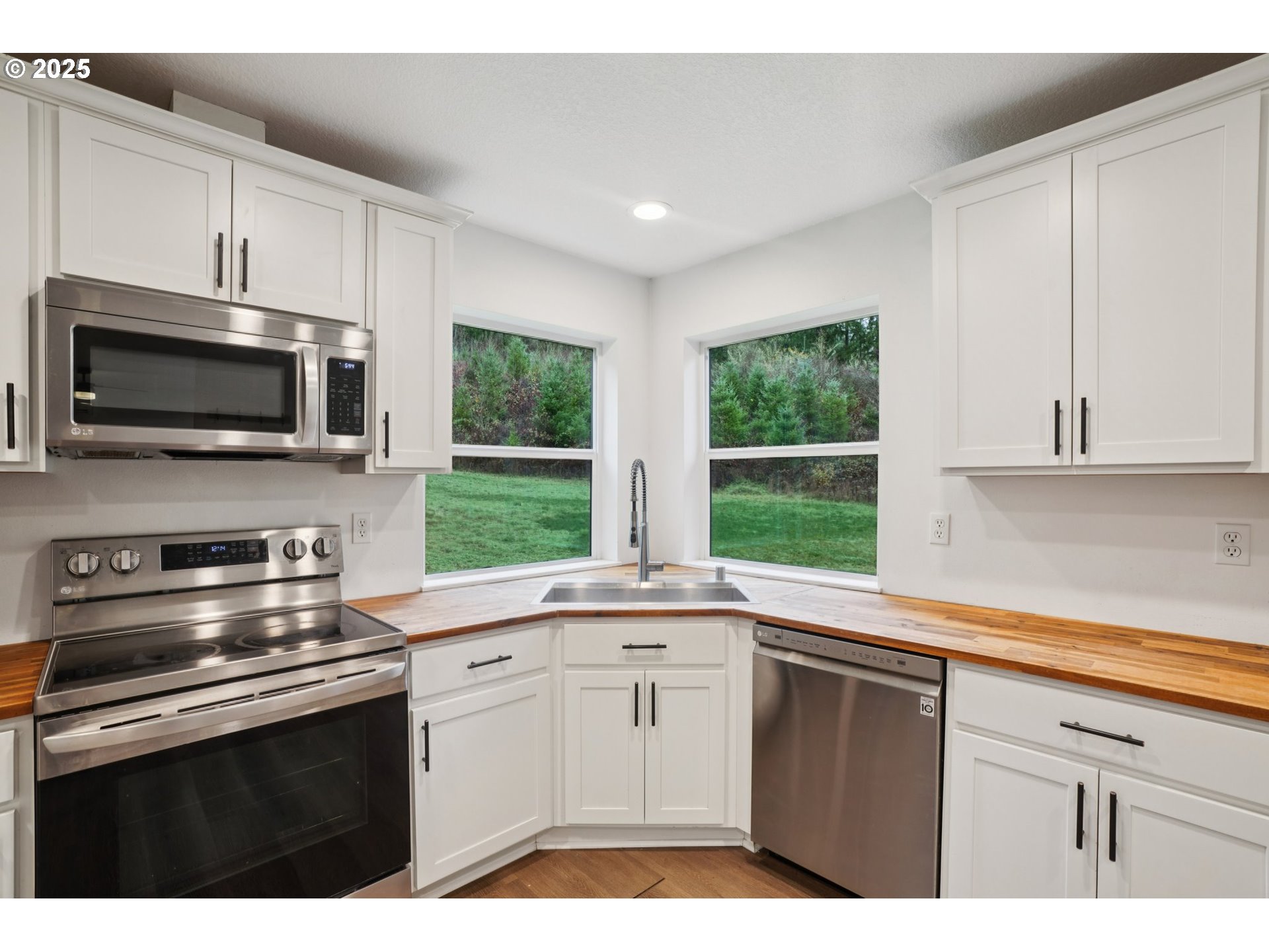 111 Finn Hall Road Woodland, WA 98674 - Photo 9 of 47 a kitchen with a sink stove and microwave