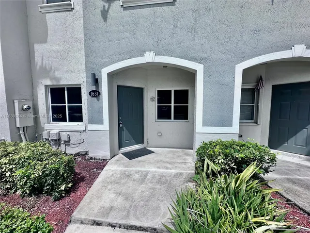 $1,950 | 1631 Southeast 30th Street, Unit 1631, Homestead, FL 33035