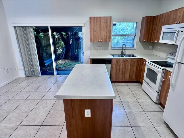 $1,950 | 1631 Southeast 30th Street, Unit 1631, Homestead, FL 33035