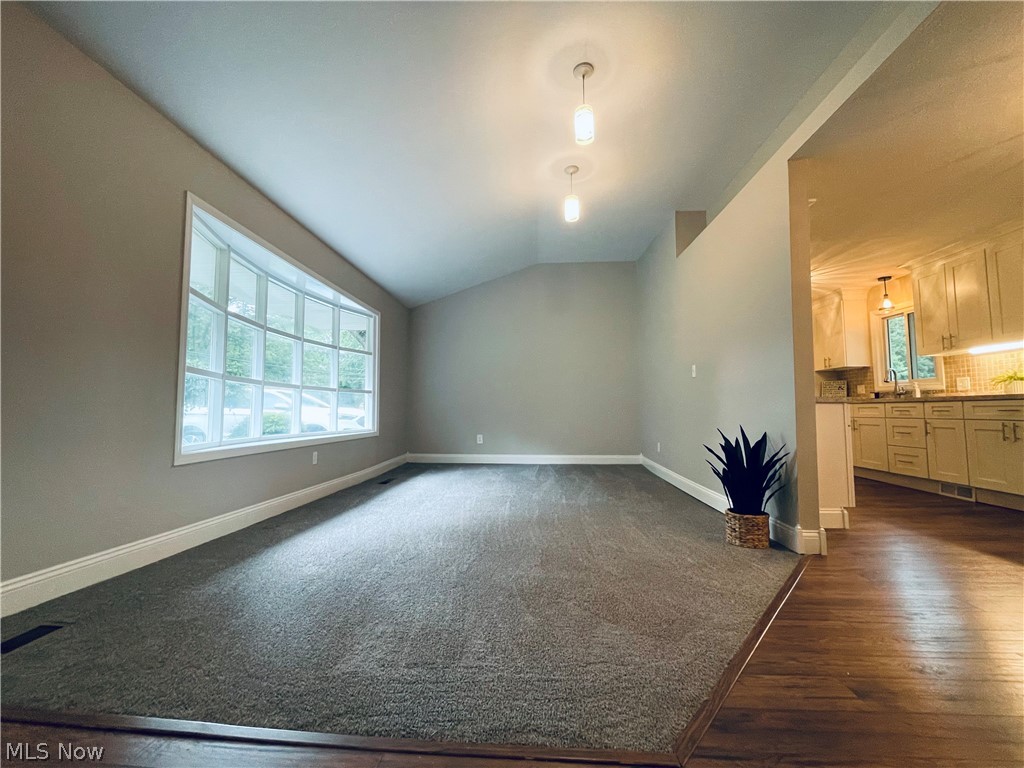 3086 Bancroft Road Akron, OH 44333 - Photo 4 of 22 Gallery Image 4