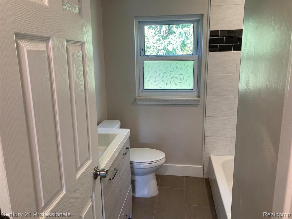 3581 Crooks Road Troy, MI 48084 - Photo 9 of 15