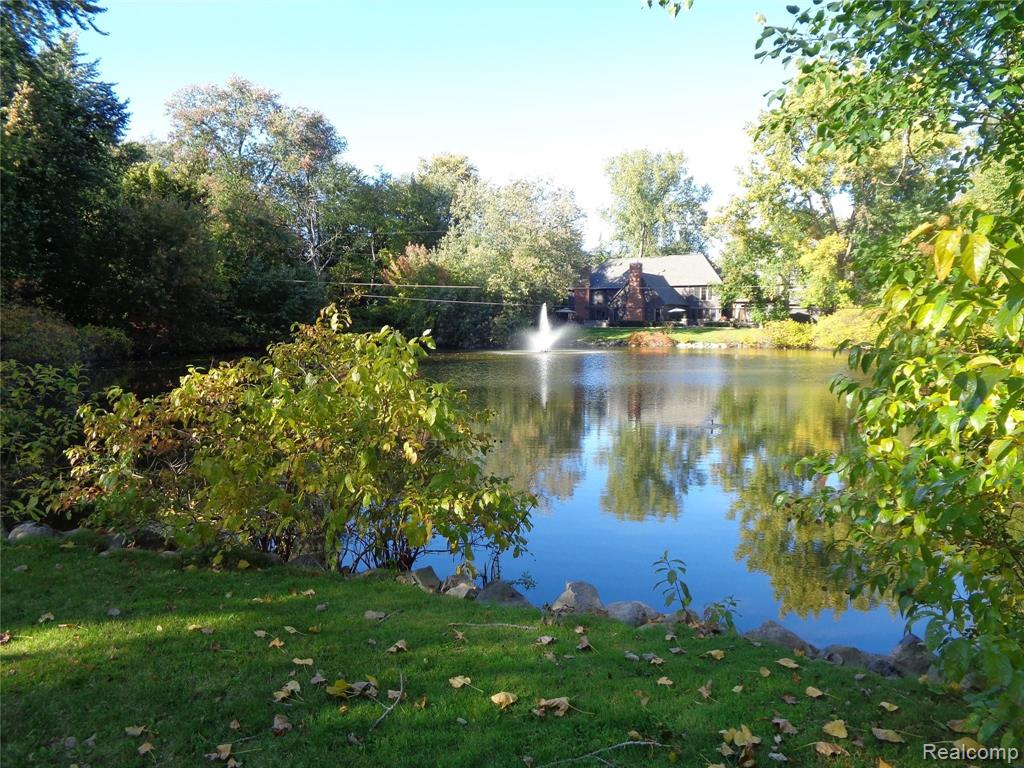 25310 Canterbury Road Franklin, MI 48025 - Photo 2 of 43