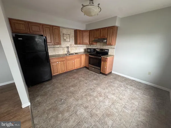 $1,075 | 427 Smith Street, Unit 1R, Dunmore, PA 18512