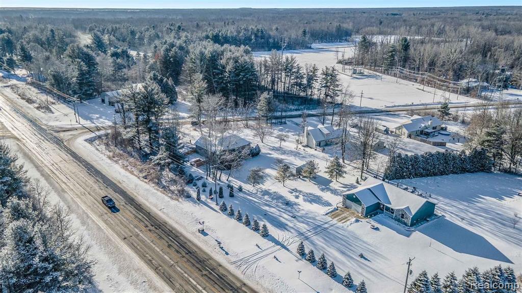 7601 Busch Road Birch Run, MI 48415 - Photo 5 of 40
