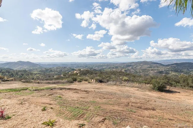 $1,150,000 | 1810 Via Ladera, Fallbrook, CA 92028