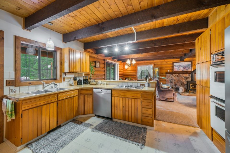 11203 East Whispering Pines Road Elk, WA 99009 - Photo 7 of 20